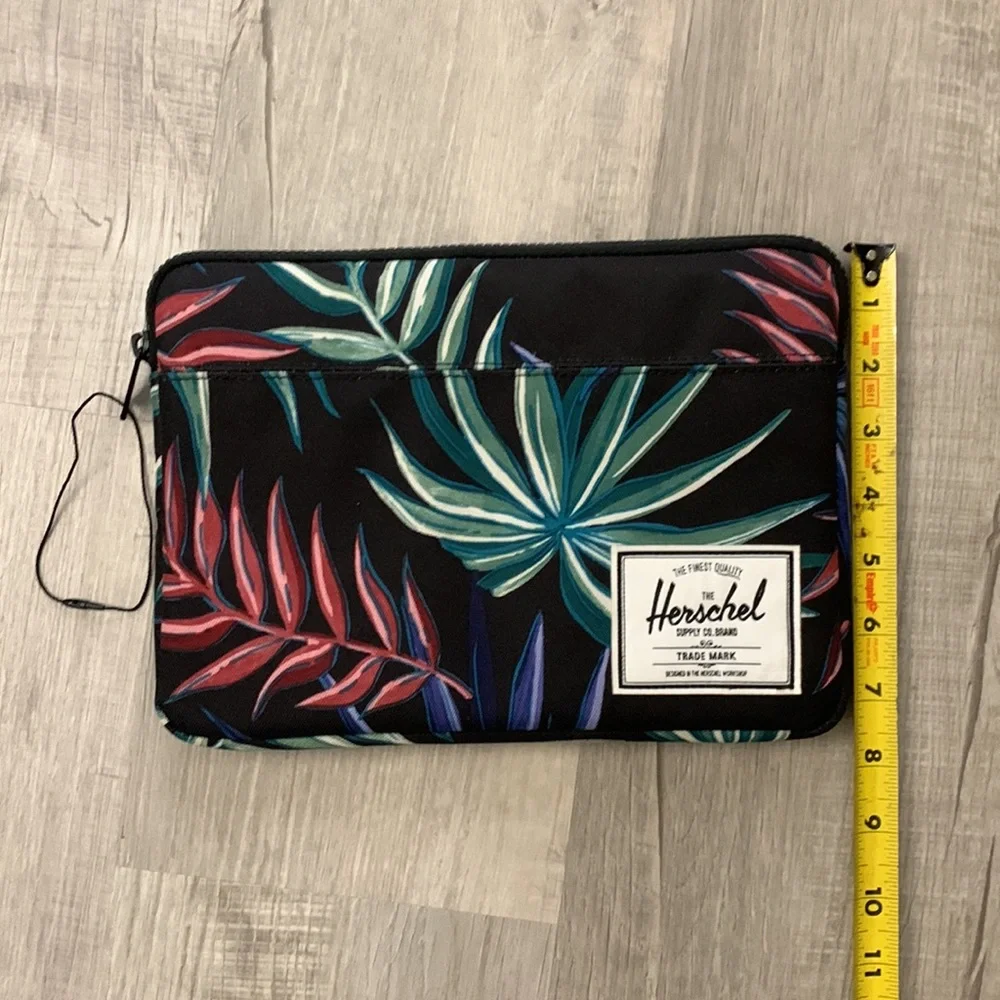 NWOT Herschel Supply Company Ipad Sleeve